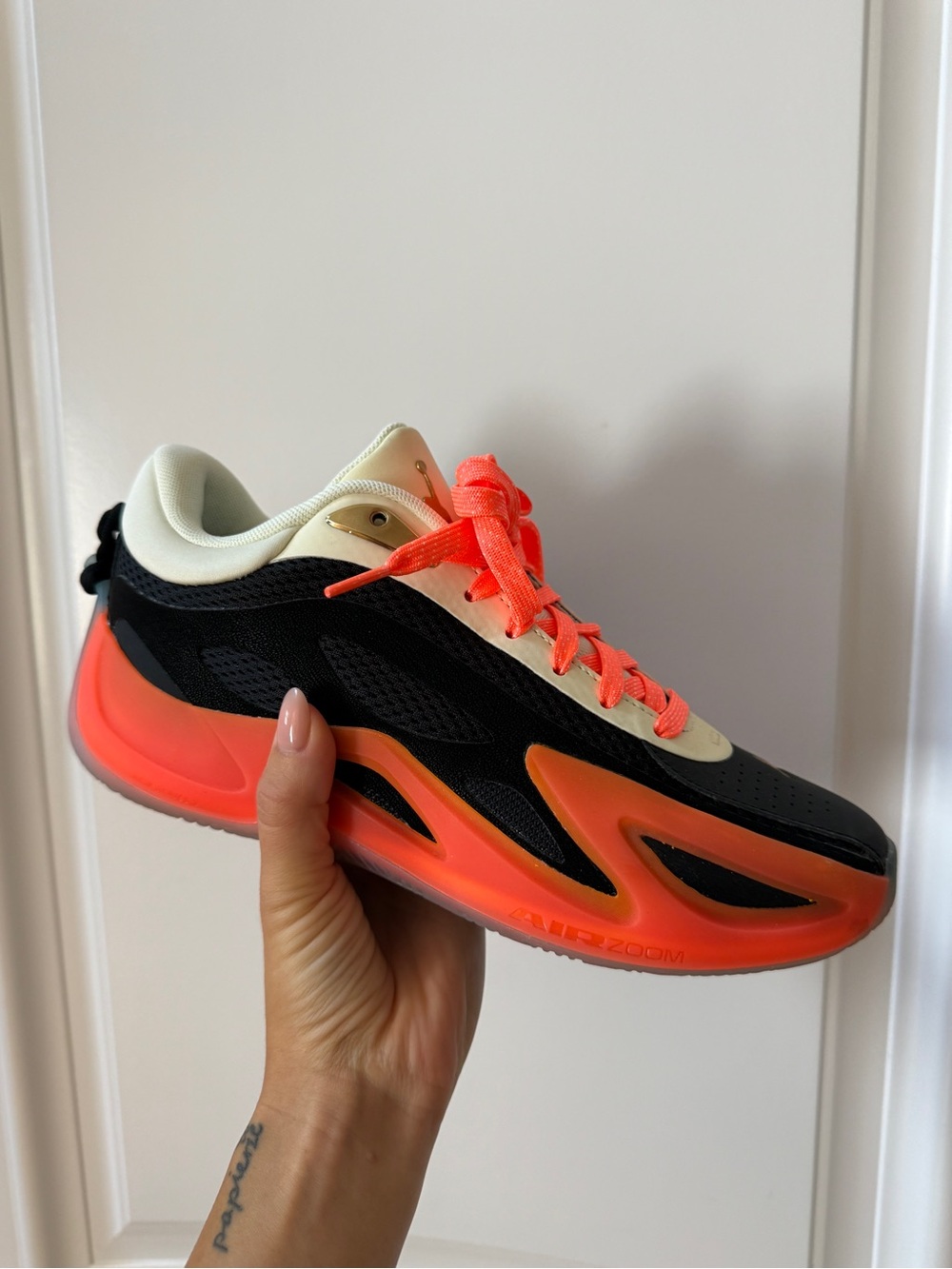 Jordan Women’s Heir “Birds of Paradise” Basketball Sneakers size 8